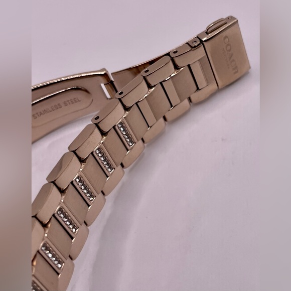 COACH PARK WOMAN WATCH 34MM
PALEROSE GOLD IONIC PLATED
STAINLESS STEEL W CRYSTAL - Picture 10 of 16